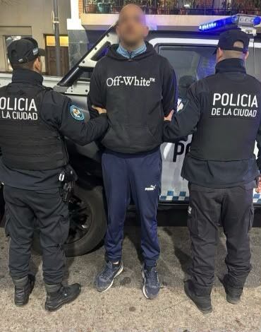 Quién es el venezolano detenido por el doble intento de asesinato en la estación de gas de Recoleta: su historia de multas y causas penales