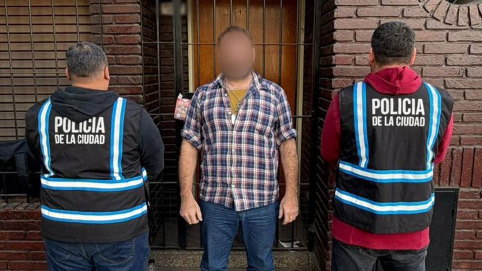 Se hacía pasar por policía de la Bonaerense y tenía una condena por amenazas con armas: el detalle que lo delató