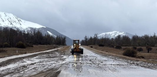Sigue la alerta roja en la cordillera: un pueblo está sin agua potable y cortaron un paso internacional por el temporal