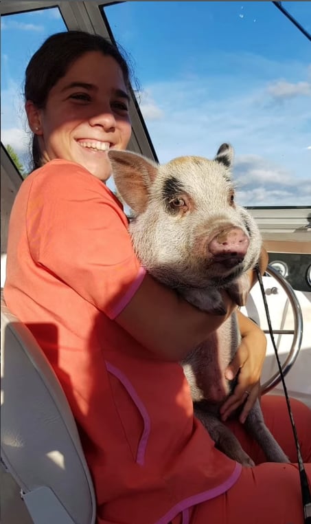 “Soy veterinaria y tengo un consultorio flotante”: la mujer que atiende a sus pacientes a bordo de su lancha en el Delta