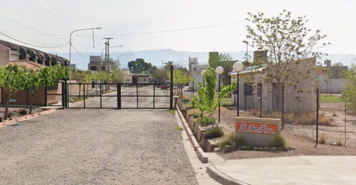 Tragedia en Mendoza: una abuela y su nieto murieron luego de caer en un pozo séptico en el patio de su casa