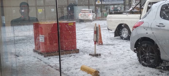 Tras la fuerte granizada que provocó daños e inundaciones en Córdoba, activaron un alerta meteorológica para el domingo