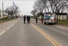 Tres adolescentes regresaban de un local bailable y fueron atropellados por un auto: murió una chica de 17 años
