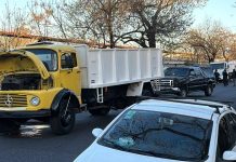 Un camión chocó contra una camioneta en Mataderos: una mujer de 72 años resultó herida