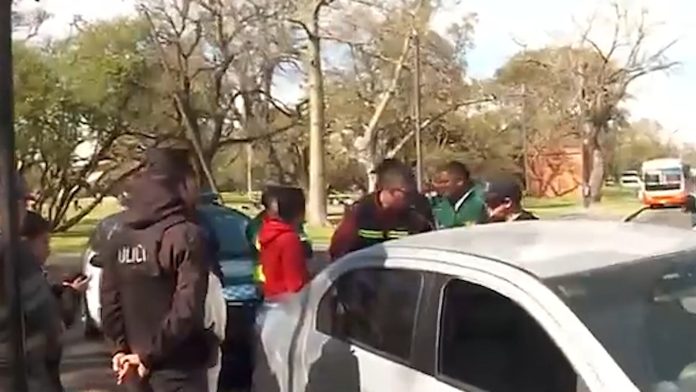 Un camión de basura chocó de atrás a un auto conducido por un joven alcoholizado: el impactante resultado del test