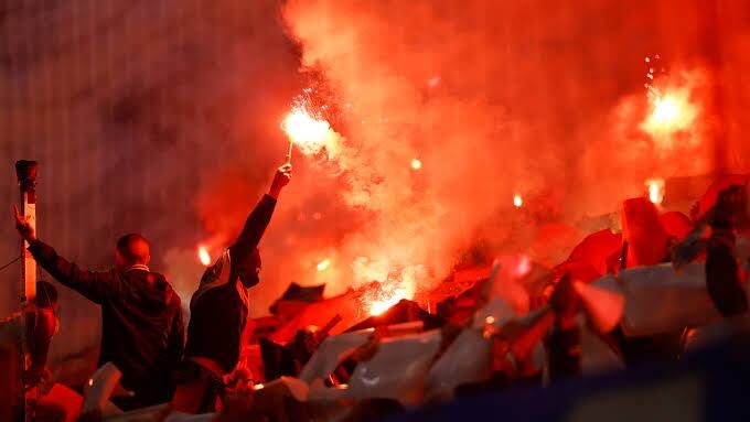 Un miembro de la comisión directiva de Chacarita golpeó a un hombre durante un partido y le prohibieron el ingreso a las canchas
