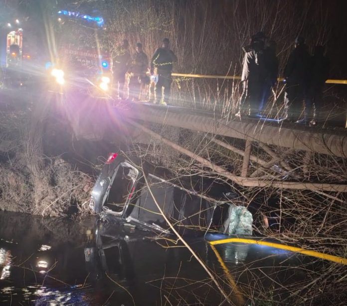 Un niño de 4 años era intensamente buscado en Río Negro: el auto en el que viajaba con sus padres cayó a un canal de riego