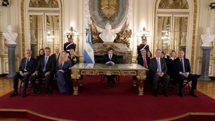 Una base antártica, satélites y un nuevo proyecto de ley: el otro lado de los anuncios de Javier Milei sobre las Islas Malvinas