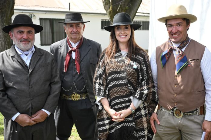 Victoria Villarruel volvió a mostrarse con dirigentes del campo y reclamó una reforma impositiva que “premie al que produce”