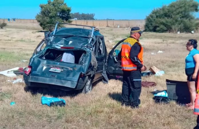 Vuelco fatal en la autopista Córdoba-Rosario: un conductor murió y dos mujeres resultaron heridas
