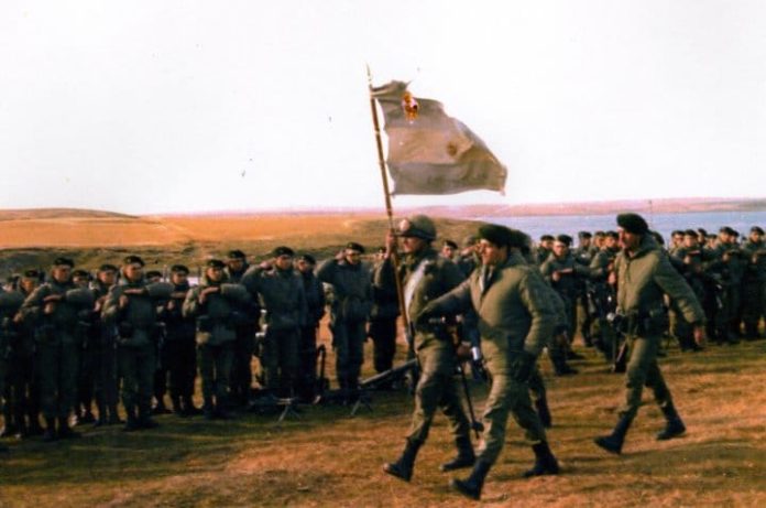 36 soldados, 12 horas de combate y siete muertos: el infierno de Pradera del Ganso y un homenaje que continúa 44 años después