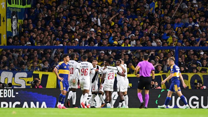 Cierre corto de Di Lollo, centro y franco cabezazo: el gol de Vasco Da Gama que abrió el duelo ante Boca Juniors por la Sudamericana
