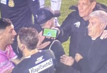 Cobró un penal inexistente, se lo mostraron en el teléfono y se rectificó: la insólita secuencia del “celuVAR” en el fútbol argentino