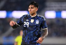 Debutó en la selección argentina, vio a Messi por primera vez y le dio un abrazo inolvidable: el susurro al oído que se hizo viral