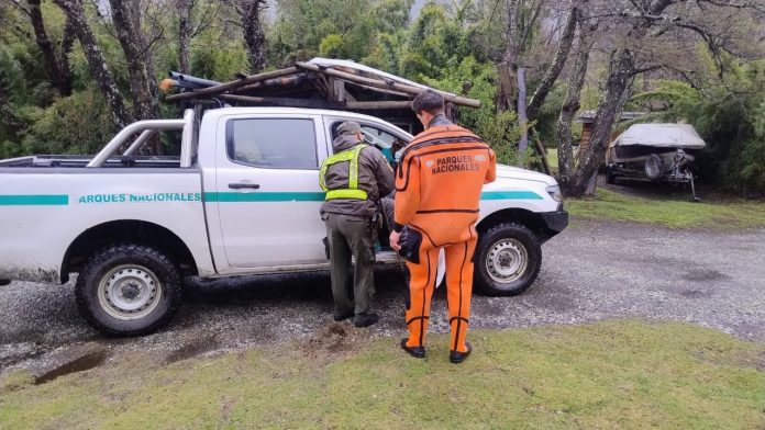 Desplegaron un importante operativo para rescatar a un hombre de 100 años que vivía frente al volcán Lanín