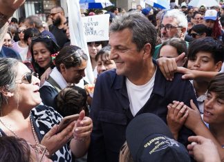 Día de la Lealtad: Sergio Massa envió otra señal para la unidad del PJ y Cristina Kirchner cantó desde el balcón