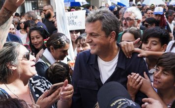 Día de la Lealtad: Sergio Massa envió otra señal para la unidad del PJ y Cristina Kirchner cantó desde el balcón