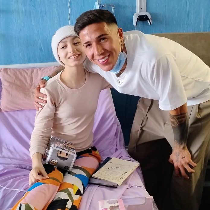 El enorme gesto de Enzo Fernández con niños internados en el Hospital Garrahan: “Un día que queda en el corazón”