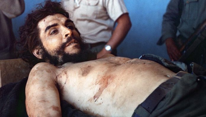 El fusilamiento del Che Guevara: un sargento que tardó 40 minutos en disparar, un código secreto y un cadáver escondido