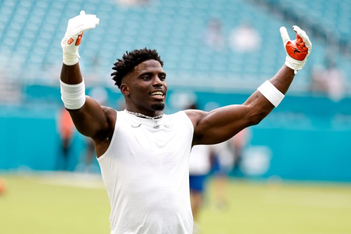 El jugador de la NFL Tyreek Hill fue declarado culpable por violencia doméstica y deberá pagarle USD 500