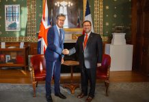 En el peor momento en décadas de la relación entre Argentina y Reino Unido, Chile se acerca a Londres y defiende la ruta comercial a Malvinas