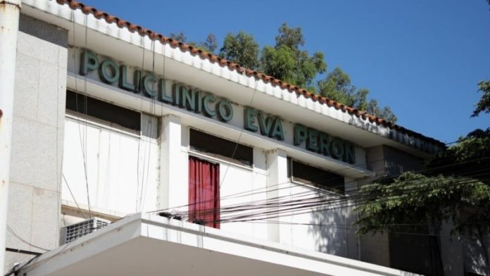 Está grave una joven embarazada que ingresó con quemaduras al hospital: su pareja fue detenida