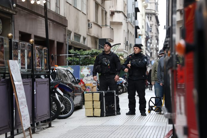“Firman los traslados, dejan las pizzas y liberamos al policía”: el testimonio de los presos minutos antes del final del motín