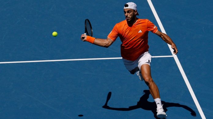 Francisco Cerúndolo eliminó a Jakub Mensik con una contundente actuación y avanzó a cuartos de final en el ATP 500 de Beijing