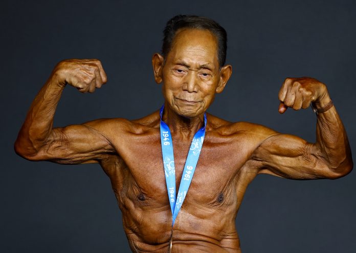 Furor en Europa por la actuación del fisicoculturista japonés de 90 años en una competencia: los detalles secretos de su dieta