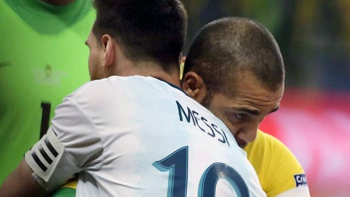 La sorprendente sentencia de Dani Alves sobre cómo trataban a Messi en Argentina antes de los títulos
