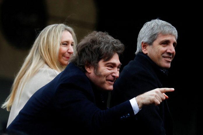 Luis Caputo pide acelerar los acuerdos con gobernadores, pero el ala política tiene otro timing