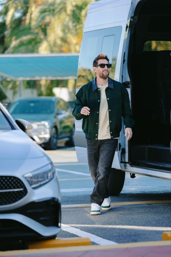 Messi llegó al predio de Ezeiza para su última función con la selección argentina: las postales y el agasajo especial