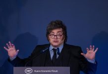 Milei atribuyó la suba del riesgo país a la volatilidad internacional y la oposición: «Enfrente están los orcos, una peste que quiere romper todo»