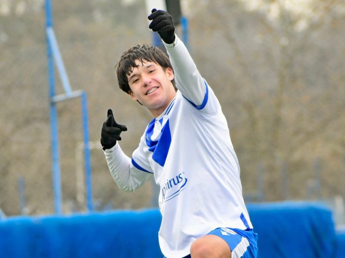Nació en Nueva Zelanda, llegó a Argentina sin hablar español, eligió Vélez por sobre River y Boca y fue citado a la Selección: “Mi ídolo es Messi”