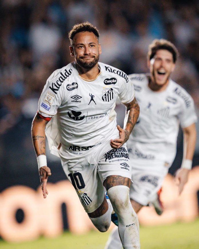 Neymar volvió tras su lesión y marcó los dos goles del Santos ante Flamengo: la marca histórica que logró y la patada de Paquetá