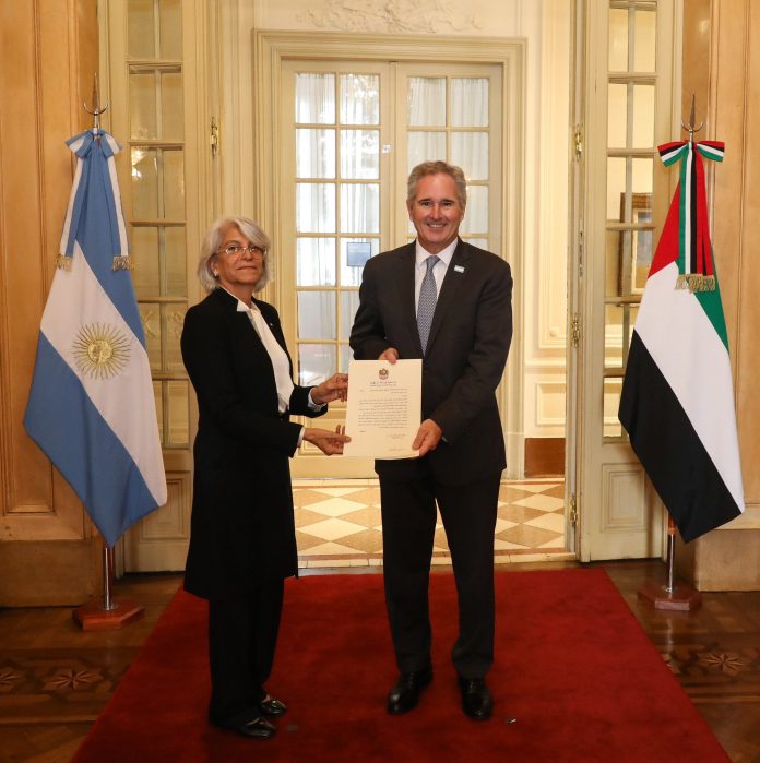 Pablo Quirno recibió las cartas credenciales de la nueva embajadora de Emiratos Árabes Unidos en el país