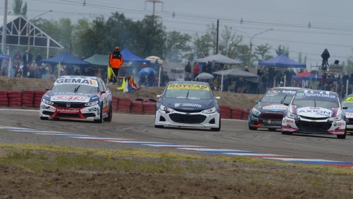 “¡Para la historia!“: la increíble maniobra de Agustín Canapino para saltar del cuarto lugar y ganar en la última vuelta de la Clase 3 de TN