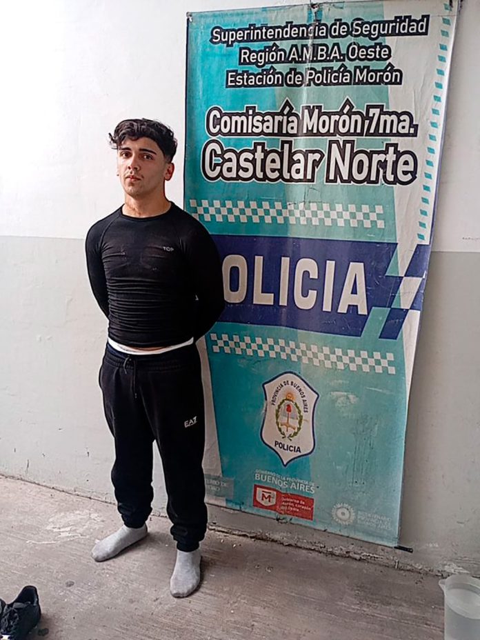 Robaron el celular de una docente, huyeron en auto y embistieron mesas de una heladería en Castelar: hay dos detenidos