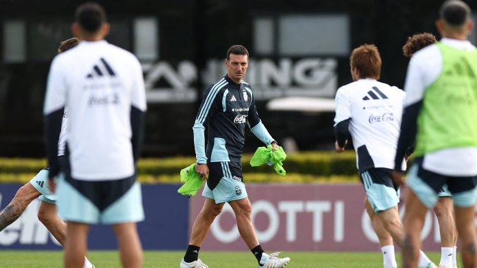 Scaloni define la primera lista de convocados de la era post Messi: ausencias obligadas y notables, y dos grandes dudas
