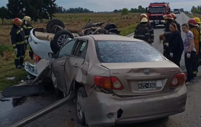 Trágico accidente en Bolívar: dos autos chocaron de frente y cuatro personas murieron en la Ruta Provincial 65