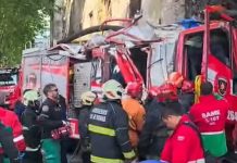 Un camión de Bomberos chocó contra la vieja cárcel de Caseros y hay varias personas heridas