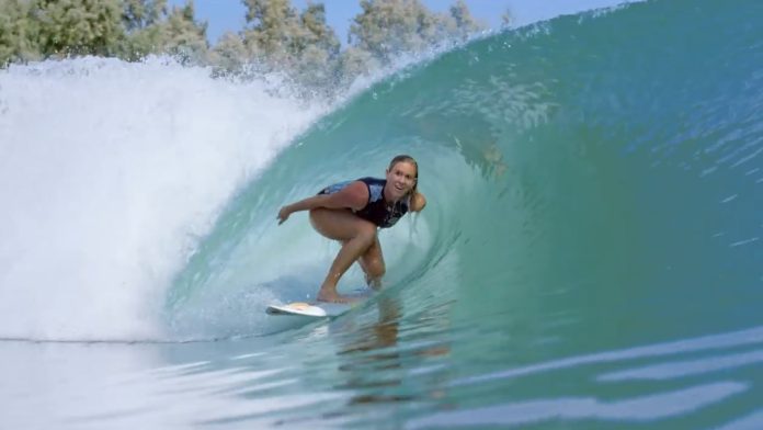 Un tiburón le amputó el brazo a los 13 años, pero reaprendió a surfear y hoy integra el Salón de la Fama, la historia de Bethany Hamilton