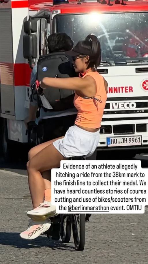 Una influencer china fue descalificada del Maratón de Berlín por subirse a una bicicleta durante la carrera: las escandalosas fotos