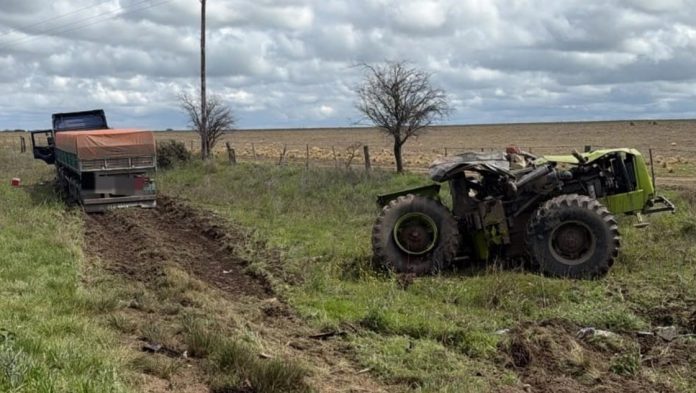 Violento choque entre un camión y un tractor en La Pampa: un conductor murió y el otro fue hospitalizado